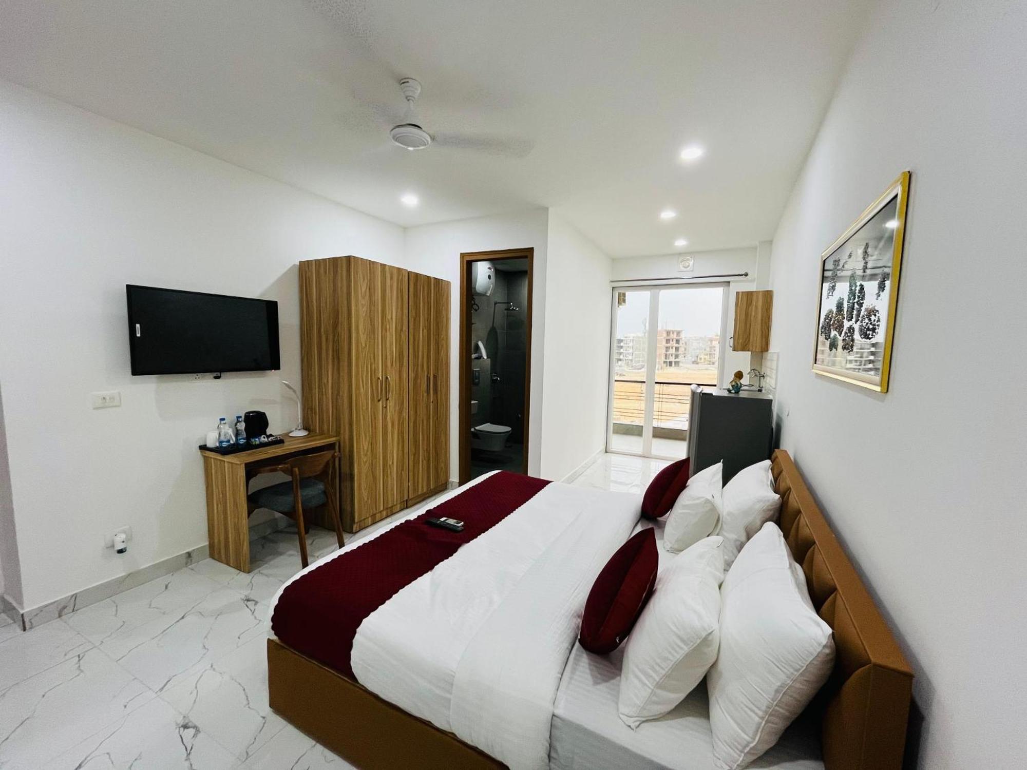 The Lodgers Studio Apartment Infront Of Artemis Hospital Gurugram Ґурґаон Екстер'єр фото