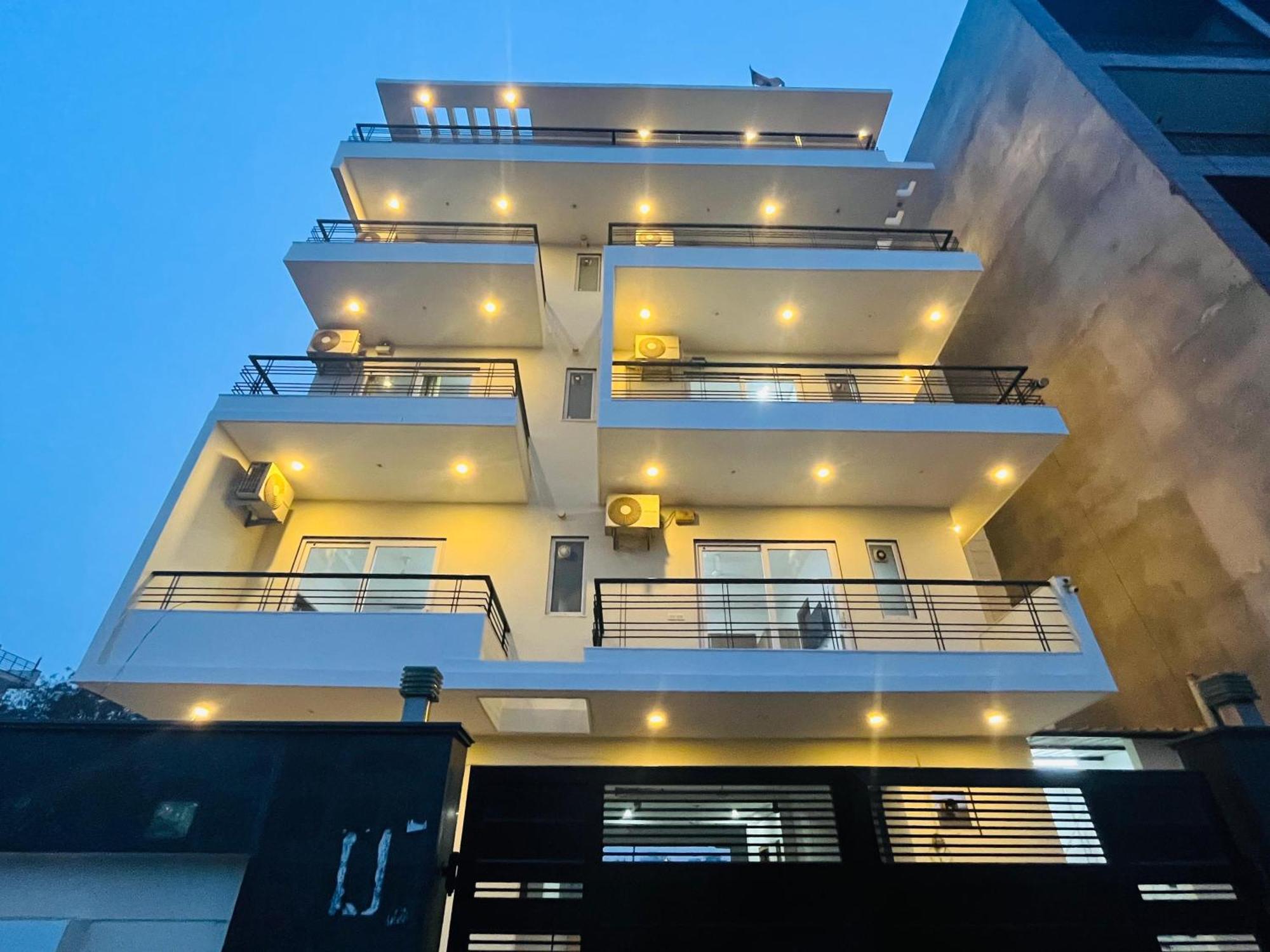 The Lodgers Studio Apartment Infront Of Artemis Hospital Gurugram Ґурґаон Екстер'єр фото