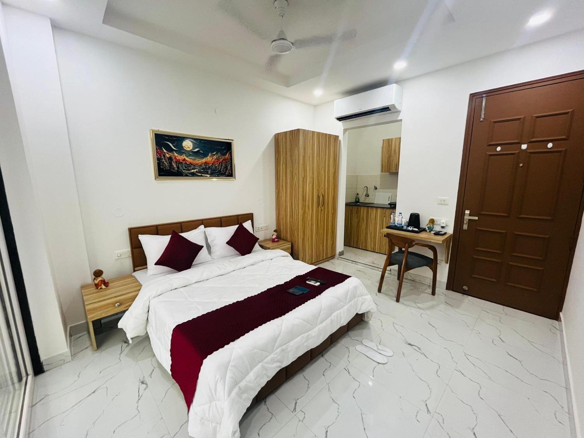 The Lodgers Studio Apartment Infront Of Artemis Hospital Gurugram Ґурґаон Екстер'єр фото