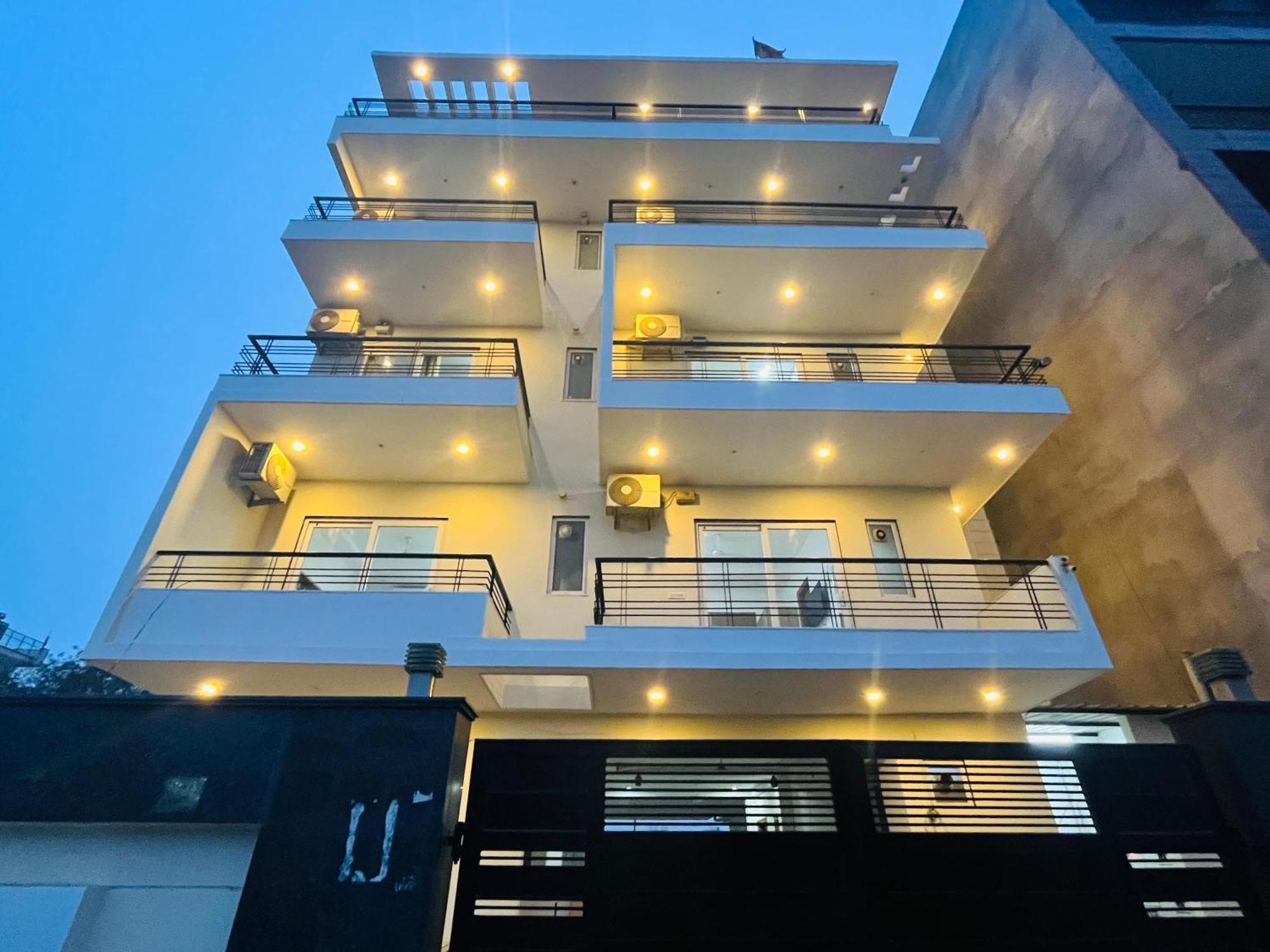 The Lodgers Studio Apartment Infront Of Artemis Hospital Gurugram Ґурґаон Екстер'єр фото