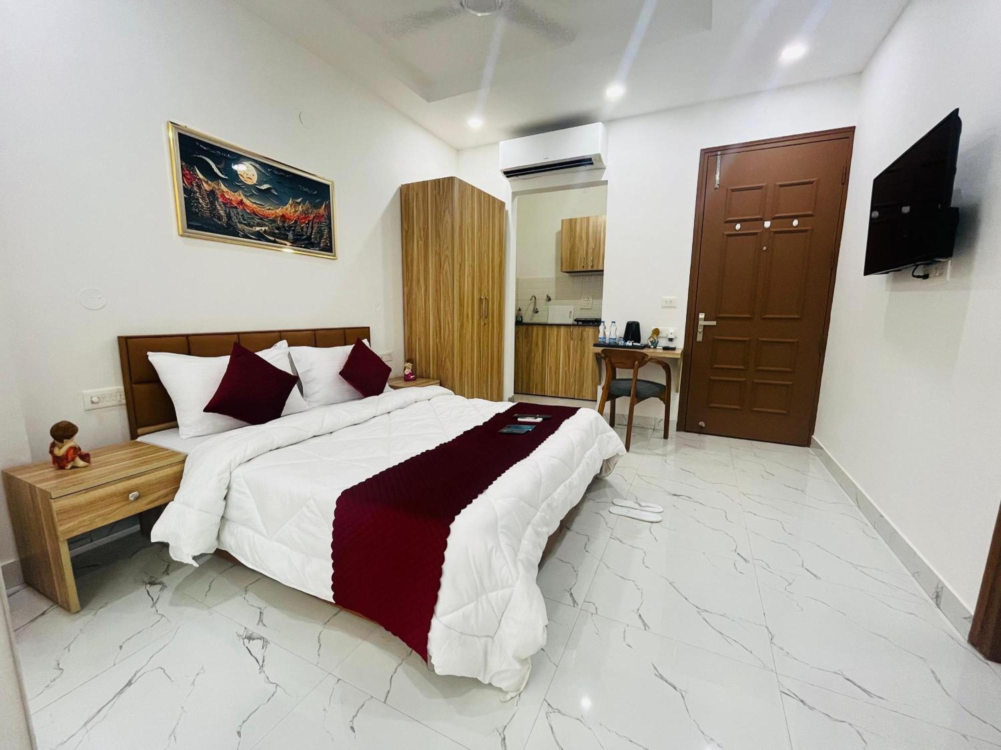 The Lodgers Studio Apartment Infront Of Artemis Hospital Gurugram Ґурґаон Екстер'єр фото