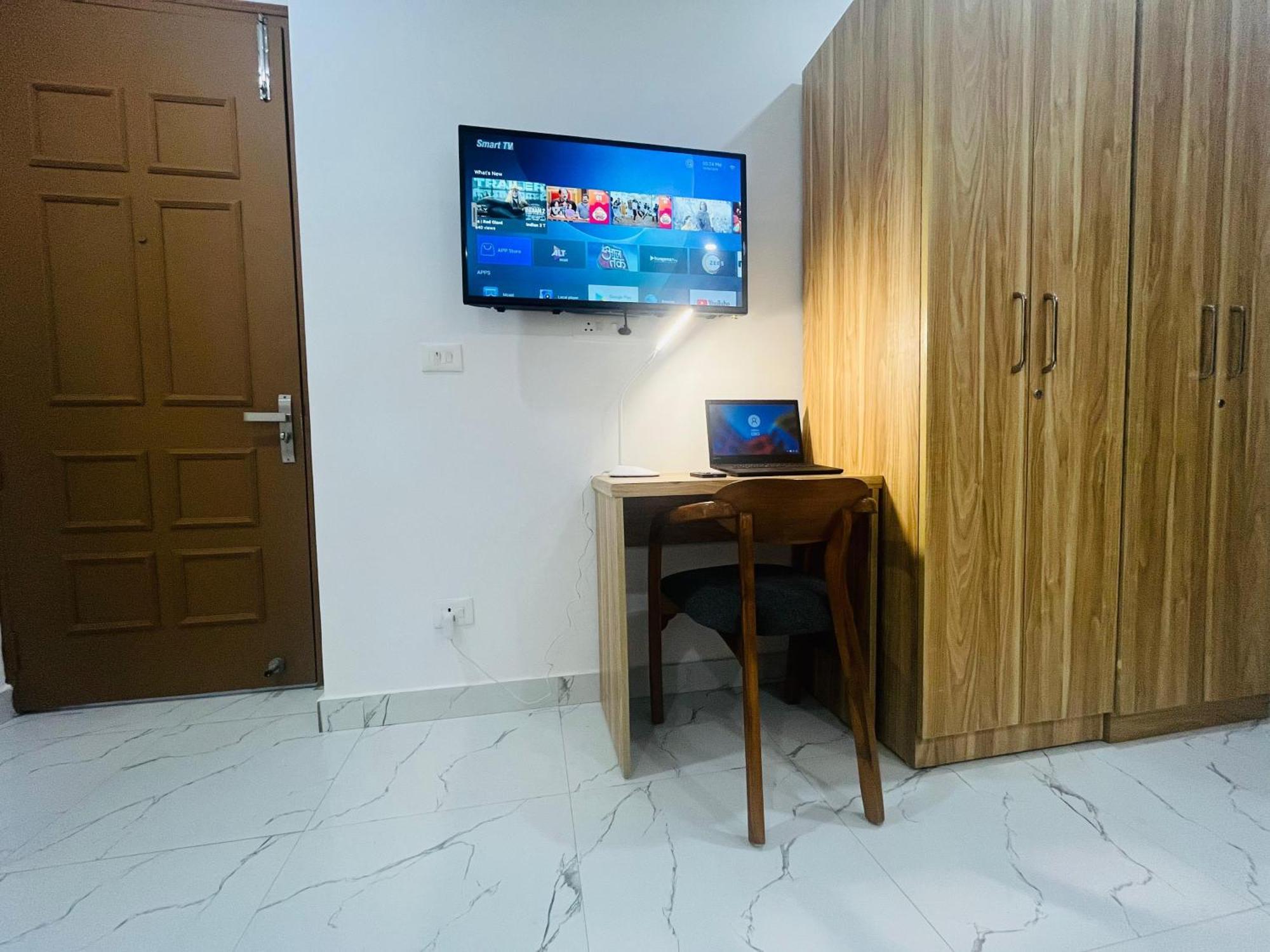 The Lodgers Studio Apartment Infront Of Artemis Hospital Gurugram Ґурґаон Екстер'єр фото