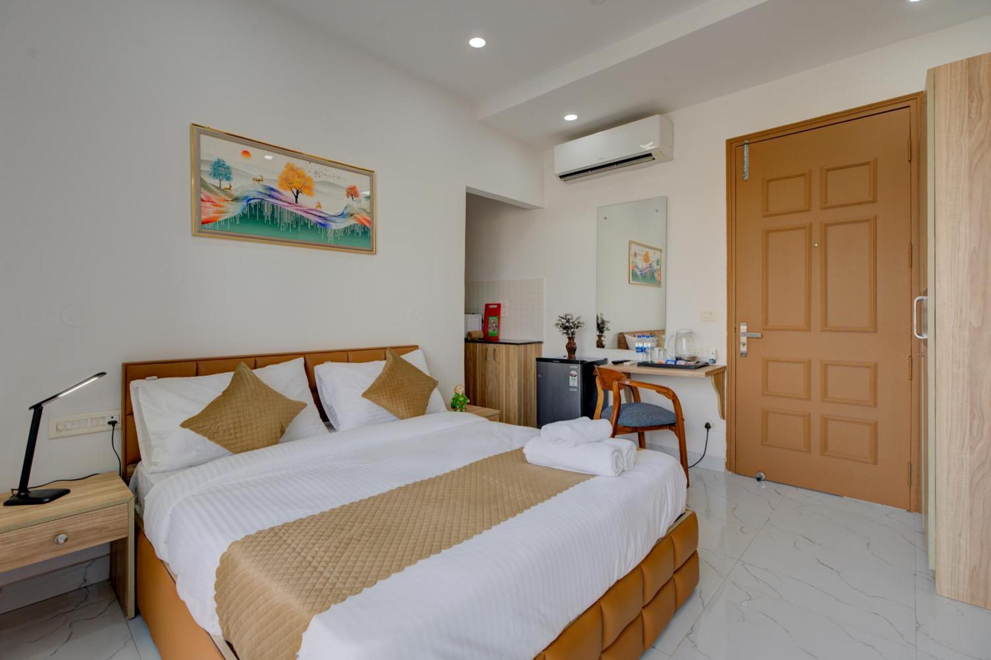 The Lodgers Studio Apartment Infront Of Artemis Hospital Gurugram Ґурґаон Екстер'єр фото