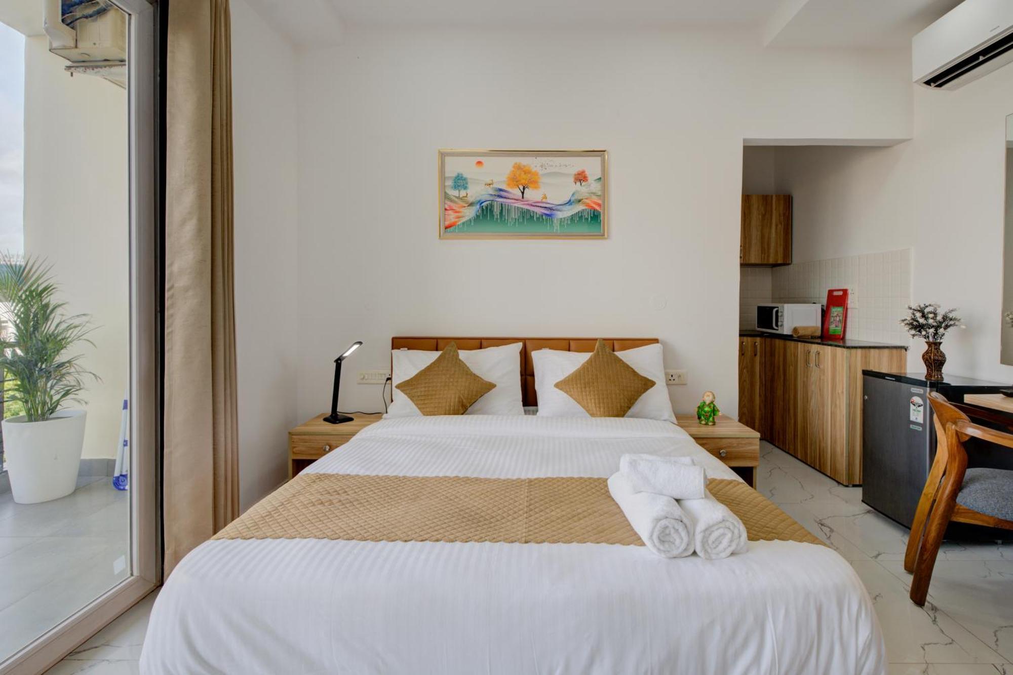 The Lodgers Studio Apartment Infront Of Artemis Hospital Gurugram Ґурґаон Екстер'єр фото