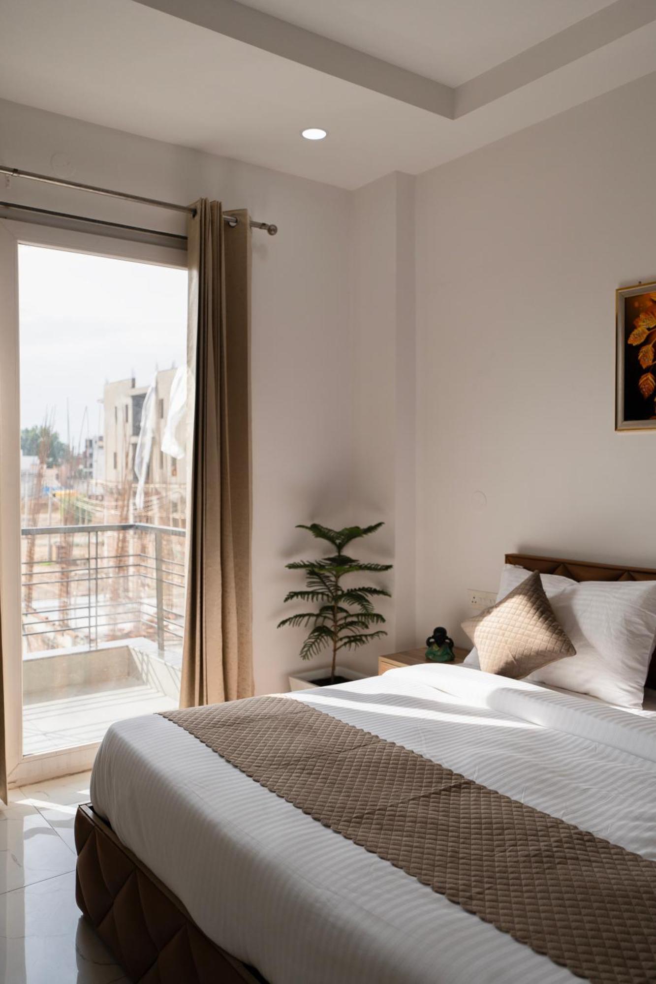 The Lodgers Studio Apartment Infront Of Artemis Hospital Gurugram Ґурґаон Екстер'єр фото