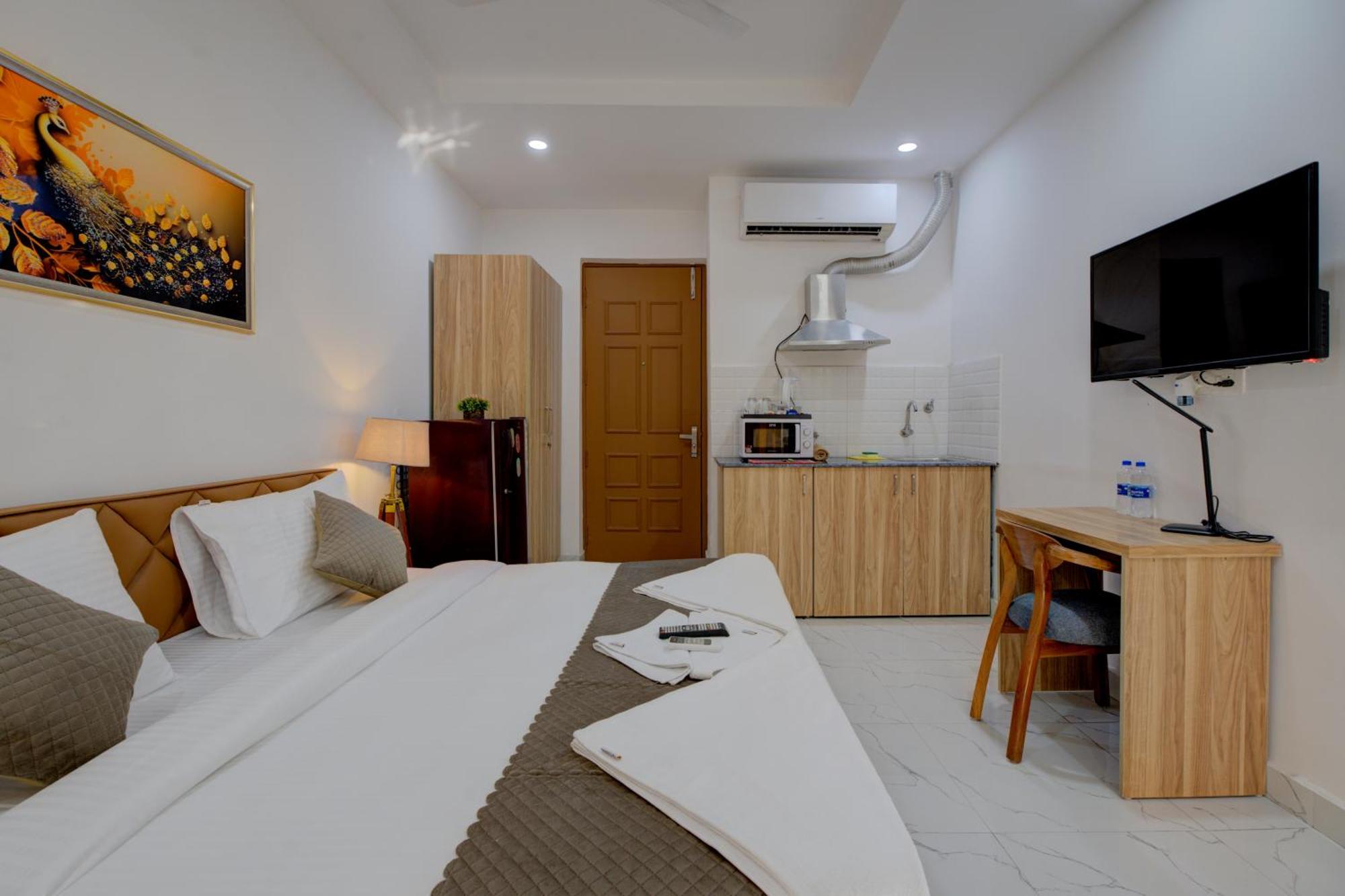 The Lodgers Studio Apartment Infront Of Artemis Hospital Gurugram Ґурґаон Екстер'єр фото