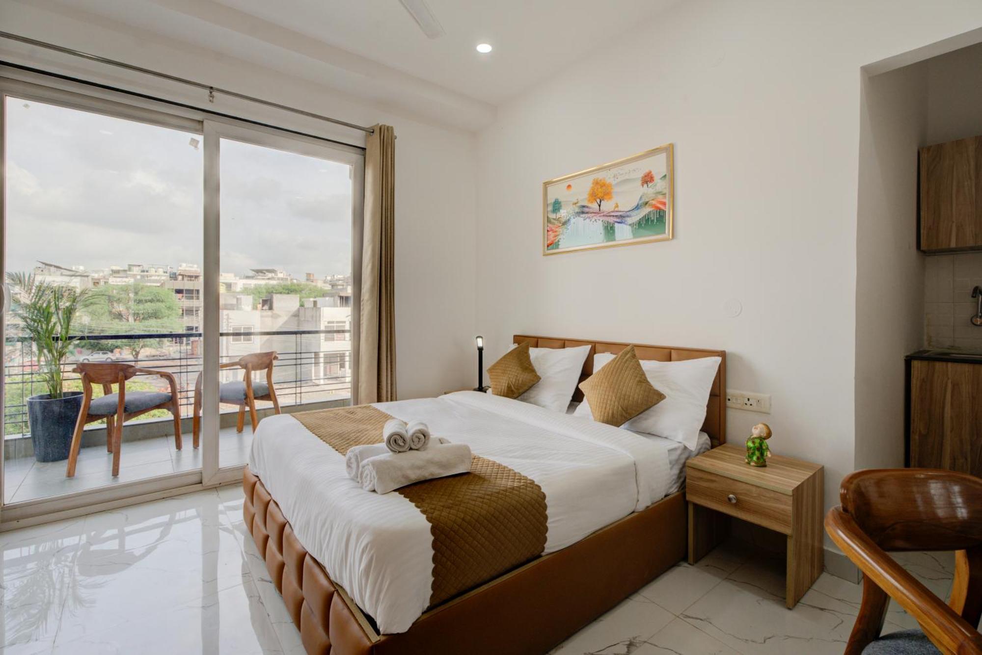 The Lodgers Studio Apartment Infront Of Artemis Hospital Gurugram Ґурґаон Екстер'єр фото