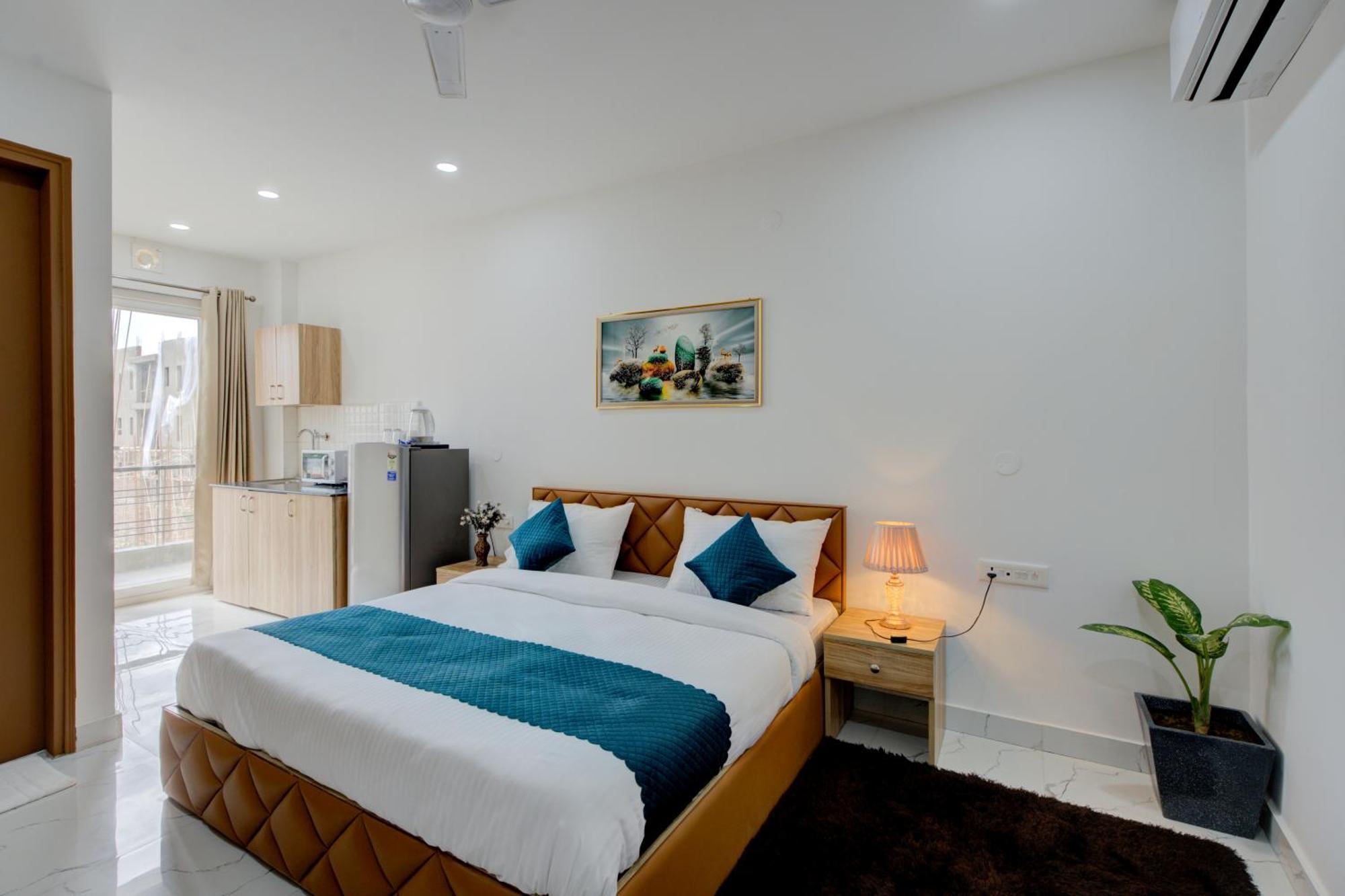 The Lodgers Studio Apartment Infront Of Artemis Hospital Gurugram Ґурґаон Екстер'єр фото