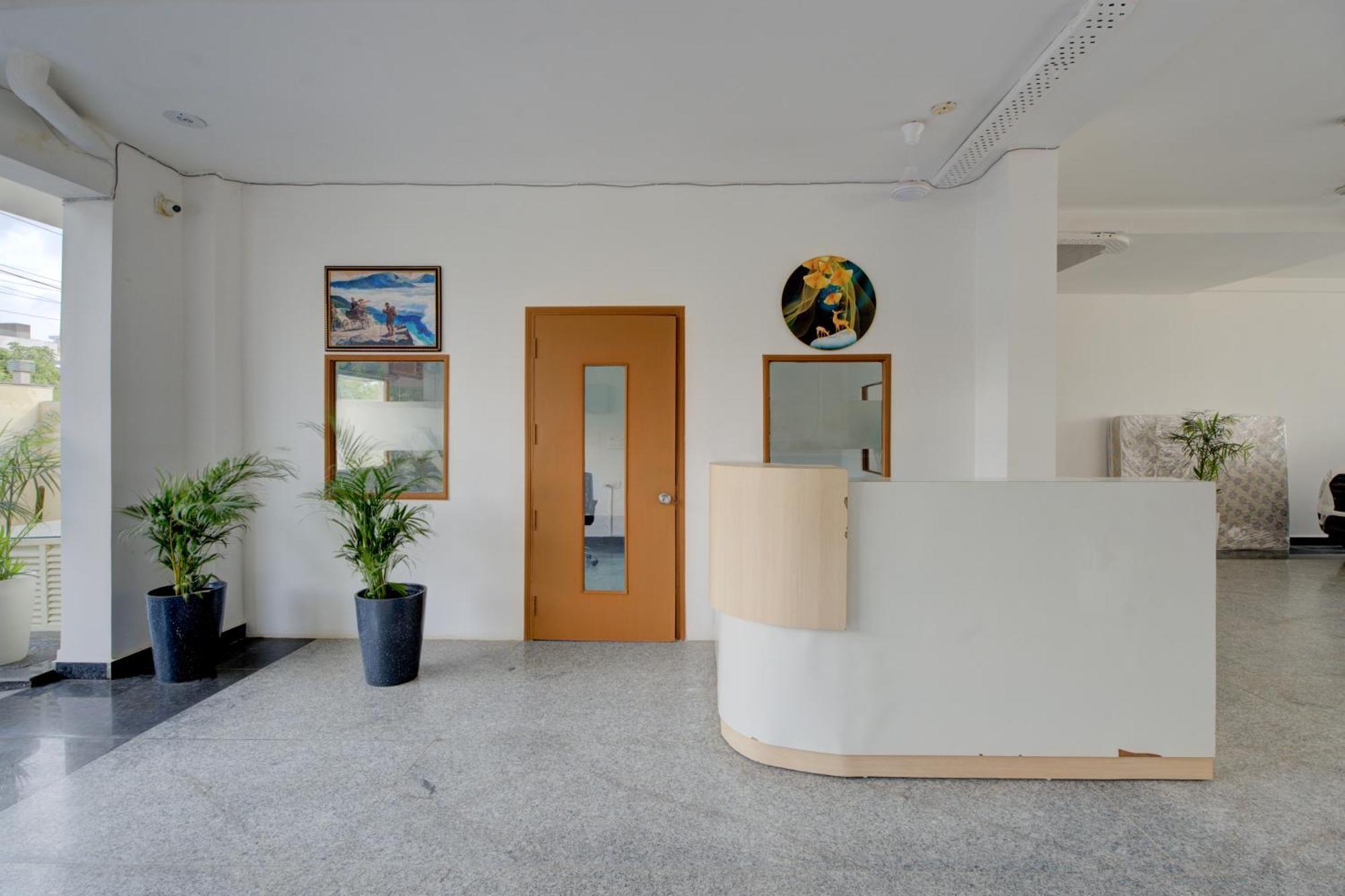 The Lodgers Studio Apartment Infront Of Artemis Hospital Gurugram Ґурґаон Екстер'єр фото